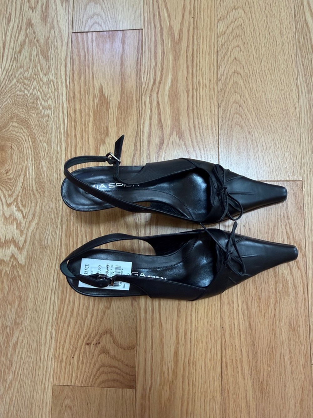Via Spiga Women’s 8, black janie slingback pointed toe heels. - Picture 2 of 10